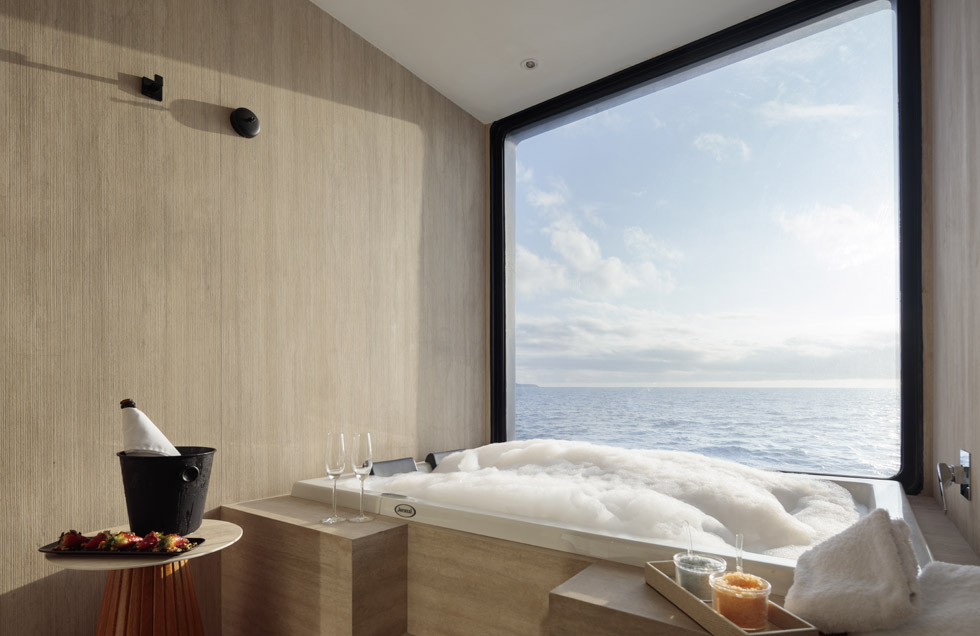 Jacuzzi in all suites of Hermes Galapagos