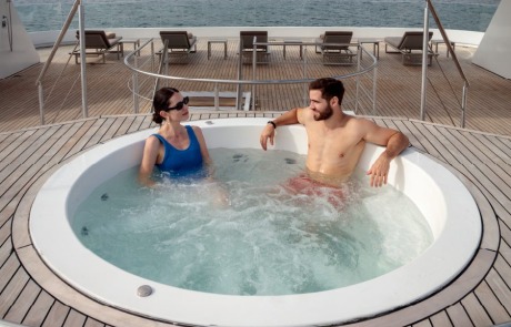 Galapagos Luxury Super Yacht / Galapagos Luxury Vessel / Galapagos High End Super Yacht / Ecuador High End Tours