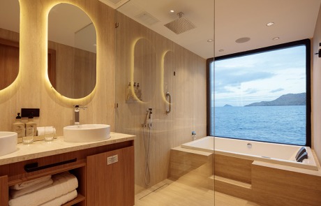 Hermes Galapagos Superyacht Bathroom