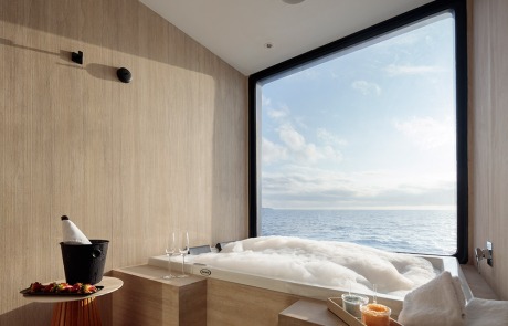 Hermes Galapagos Superyacht private Jacuzzi