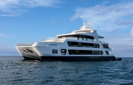Hermes Galapagos Luxury Cruise - Lateral View