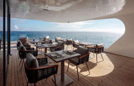 Hermes Galapagos Luxury Cruise - Al fresco Dinning