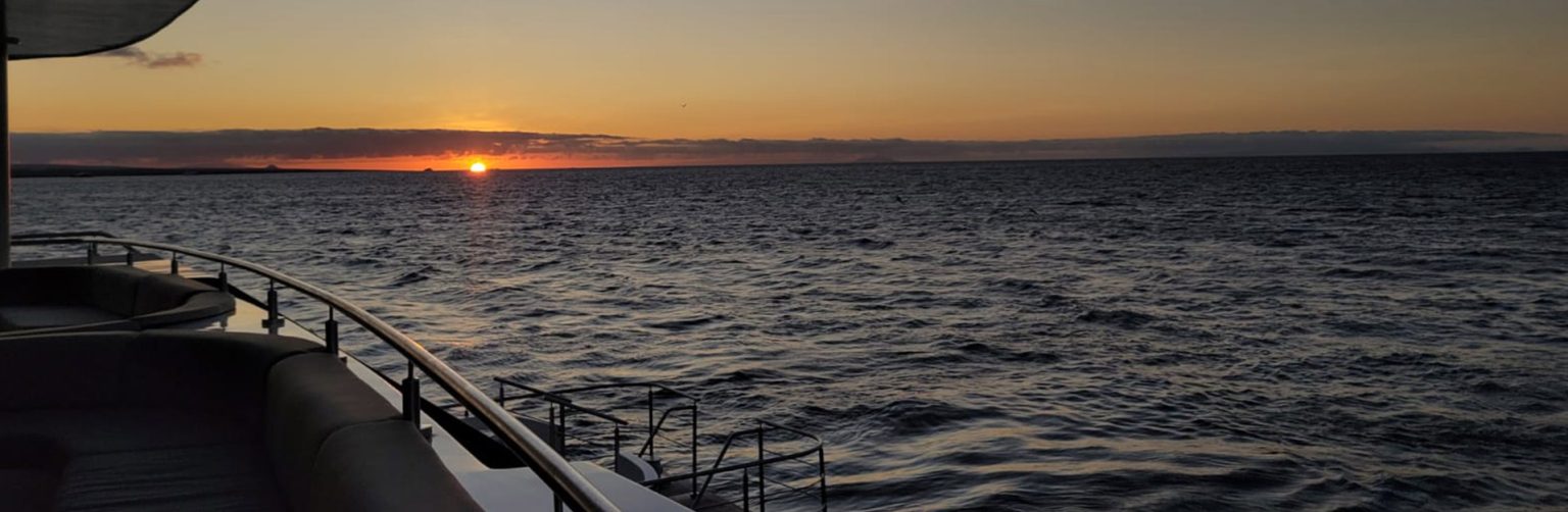 galapagos charters 1536x502 1